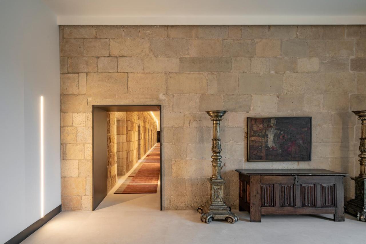 Parador De Turismo De León Exteriér fotografie The interior of the house