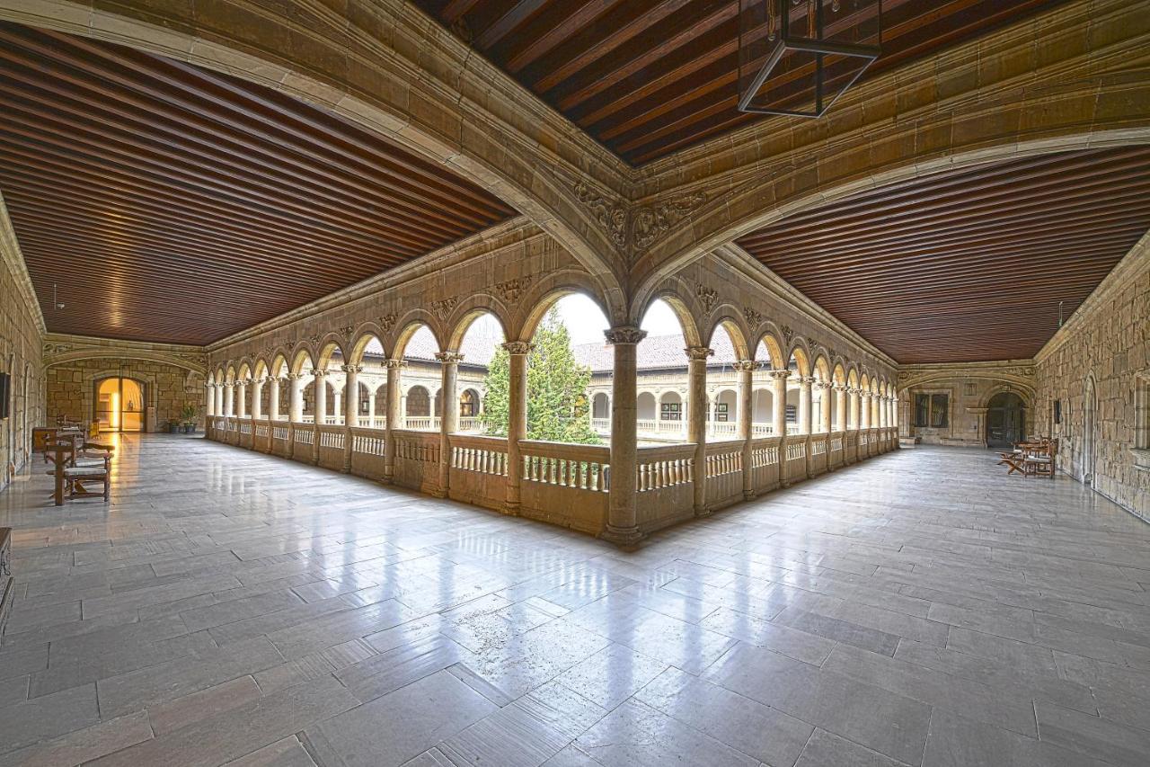 Parador De Turismo De León Exteriér fotografie University of Murcia